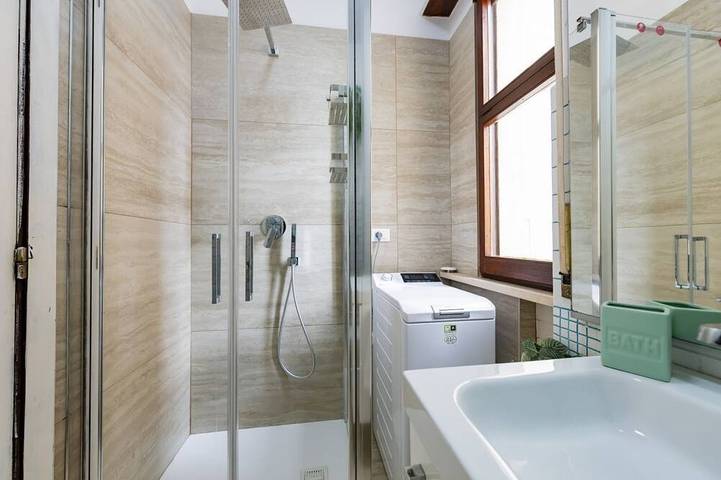 Ganze Wohnung, GuestHost - Charming 60 sqm apartment, perfect for two guests or couple with children, located on the sixth floor of a centrally located building (with elevator Not suitable for guests with disabilities).The property is located on Pescara’s main avenue in Pescara, Pescara Provinz
