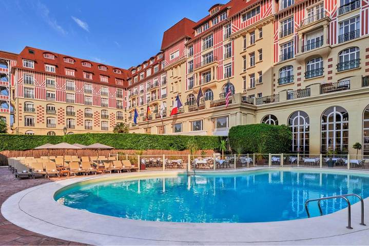 Hôtel pour 2 personnes, avec sauna ainsi que piscine et terrasse, animaux acceptés