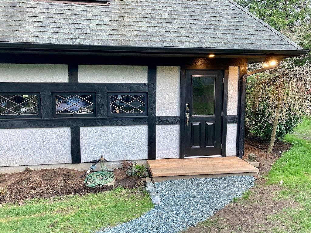 Modern Carriage House…close to trails and ocean in North Cowichan, Cowichan Valley Regional District