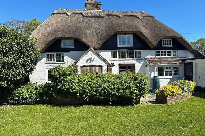 Cottage for 14 people, with terrace and garden in Bosham