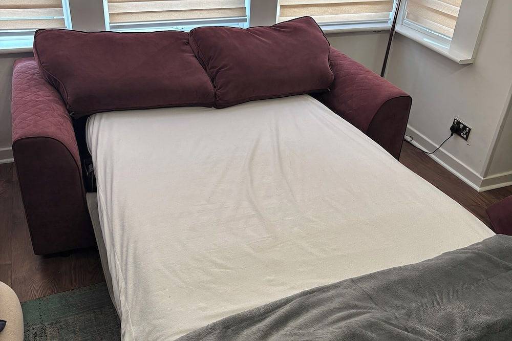 Executive King size 1-bedroom Contractor friendly - Free Parking! in Westcliff-on-Sea, Southend-on-Sea