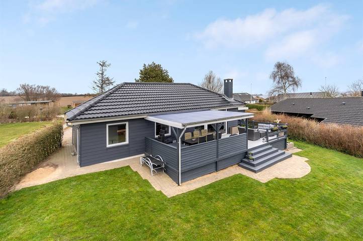 Ferieudlejning for 6 personer, med have i Vemmingbund