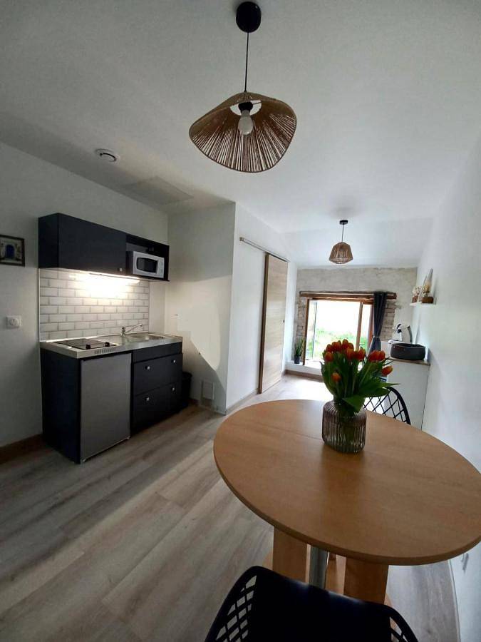 Location de vacances pour 2 personnes, avec jardin ainsi que vue et piscine à Ahun - 3