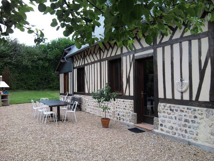 Gîte pour 6 personnes, avec piscine ainsi que terrasse et jardin à Genneville - 4