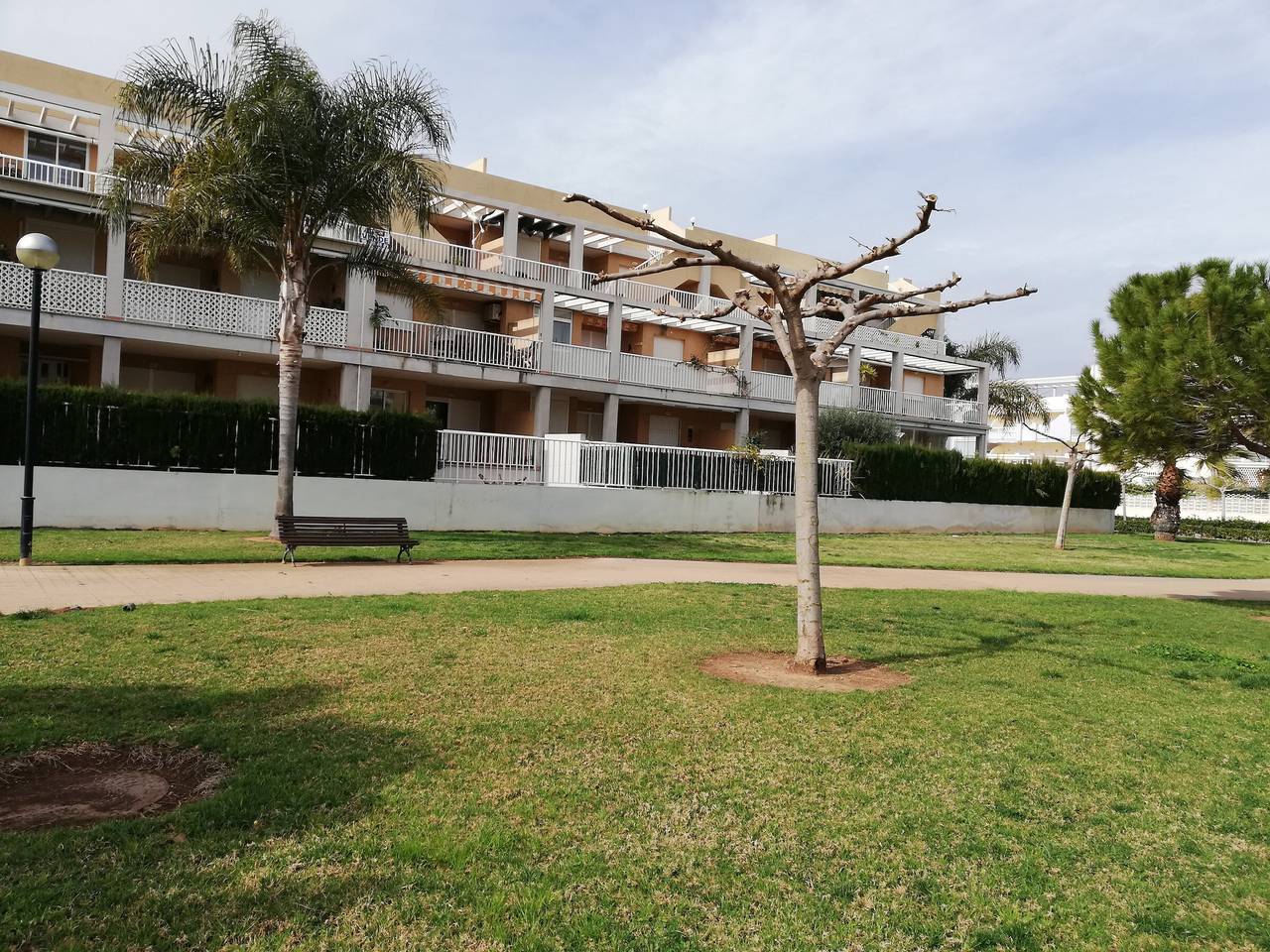 Entire apartment, Apartment in Playa Xeraco with terrace and pool in Playa Xeraco, Xeraco