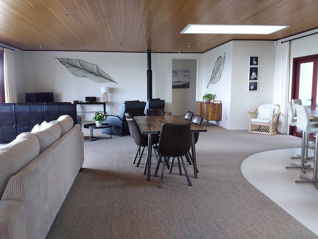 Coromandel Views - Majestic Home/Stunning Outlook/Own Ensuites/Internet/Smart Tv in Coromandel, Waikato