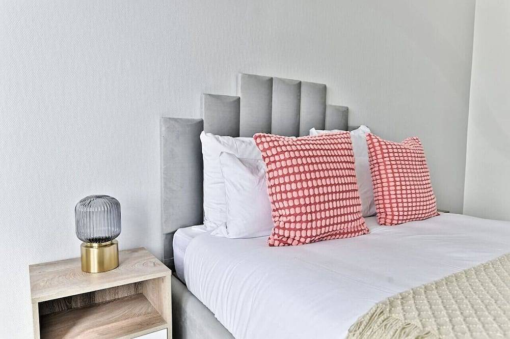 Apartamento entero, Spacious apartment in the Paris suburbs in Gagny, Sena-Saint Denis