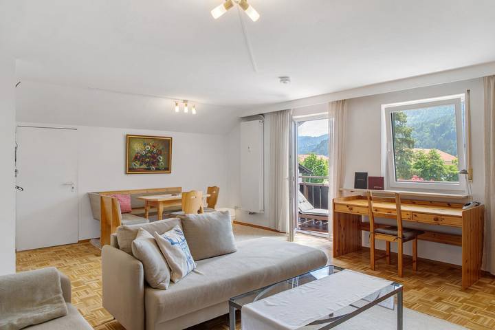 Ganze Wohnung, Ferienwohnung „Anette" mit Bergblick, Balkon & Wlan in Garmisch-Partenkirchen, Bayerische Alpen