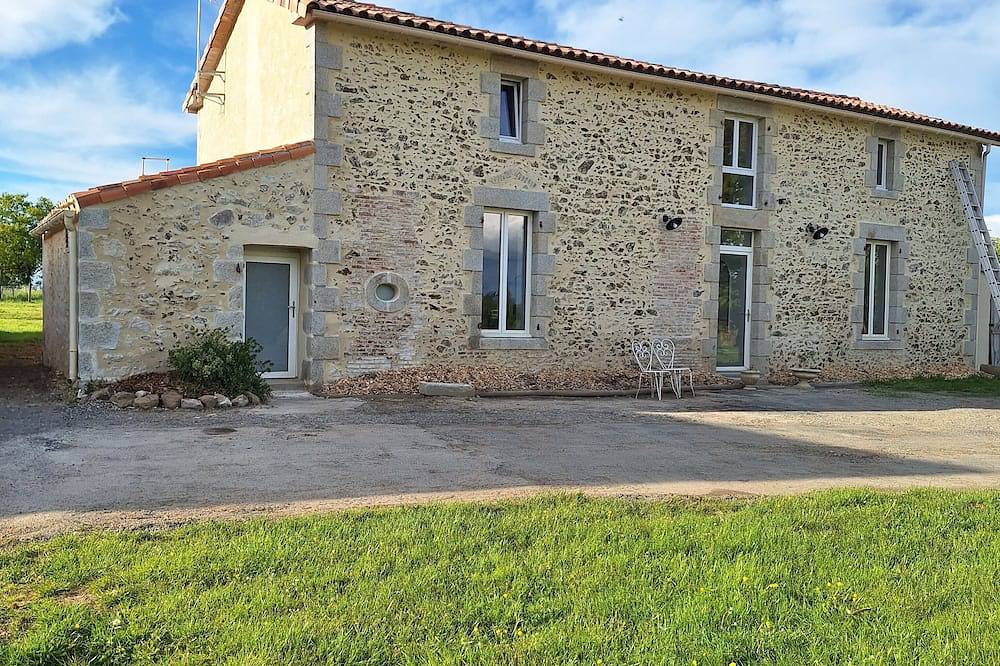 Gîte Au Cœur Des Champs A 20 ' du puy du fou in La Petite-Boissière, Deux-Sèvres