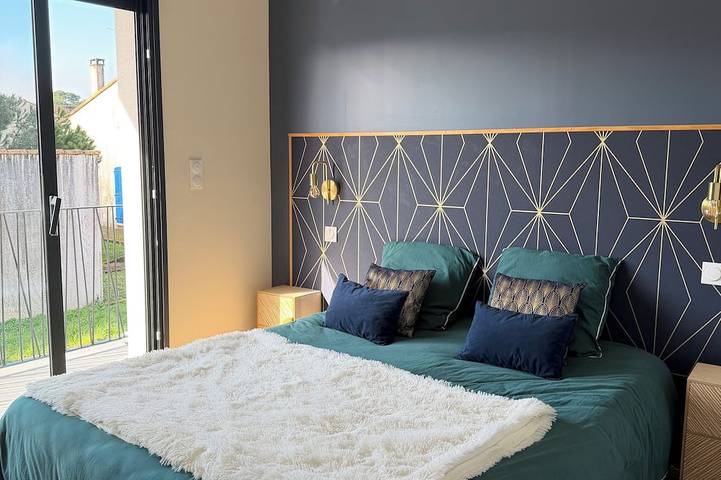 Location de vacances pour 11 personnes, avec terrasse et jardin dans Plage du Platin - 2