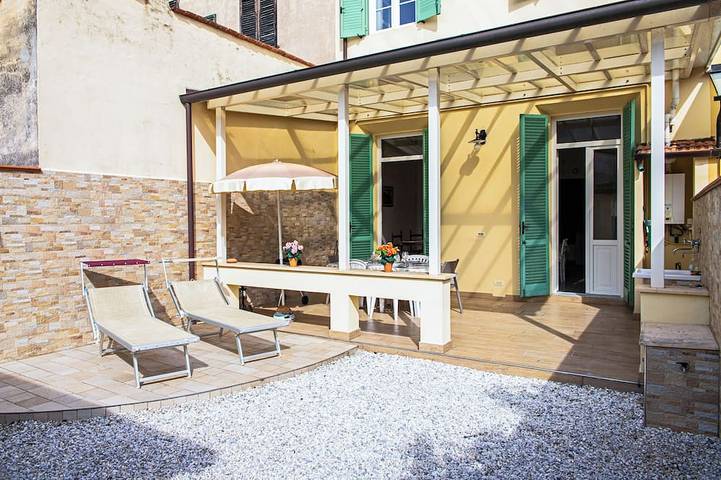 Villa per 6 persone, con giardino e balcone a Viareggio