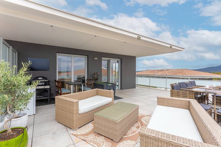 Location de vacances pour 4 personnes, avec vue sur le lac et jardin à Puget-sur-Argens