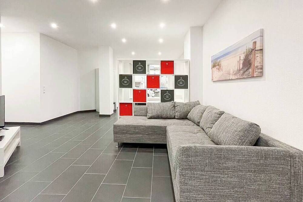 Ganze Wohnung, Geräumige Wohnung für bis zu 8 Gäste in Lettenäcker, Plochingen