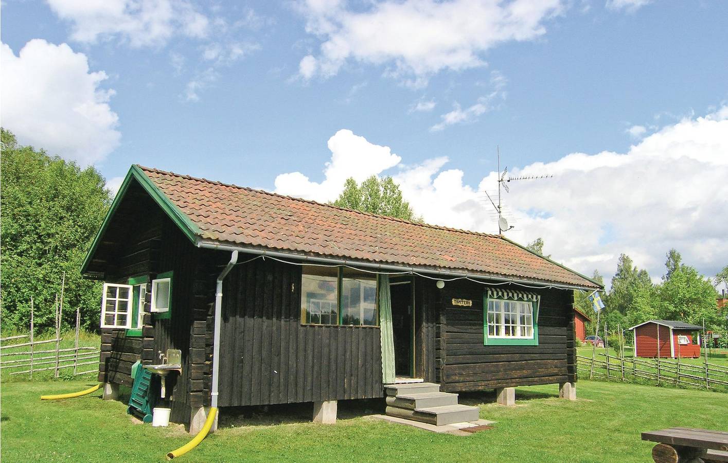 Feriehus for 4 personer med terrasse in Lakenesjön