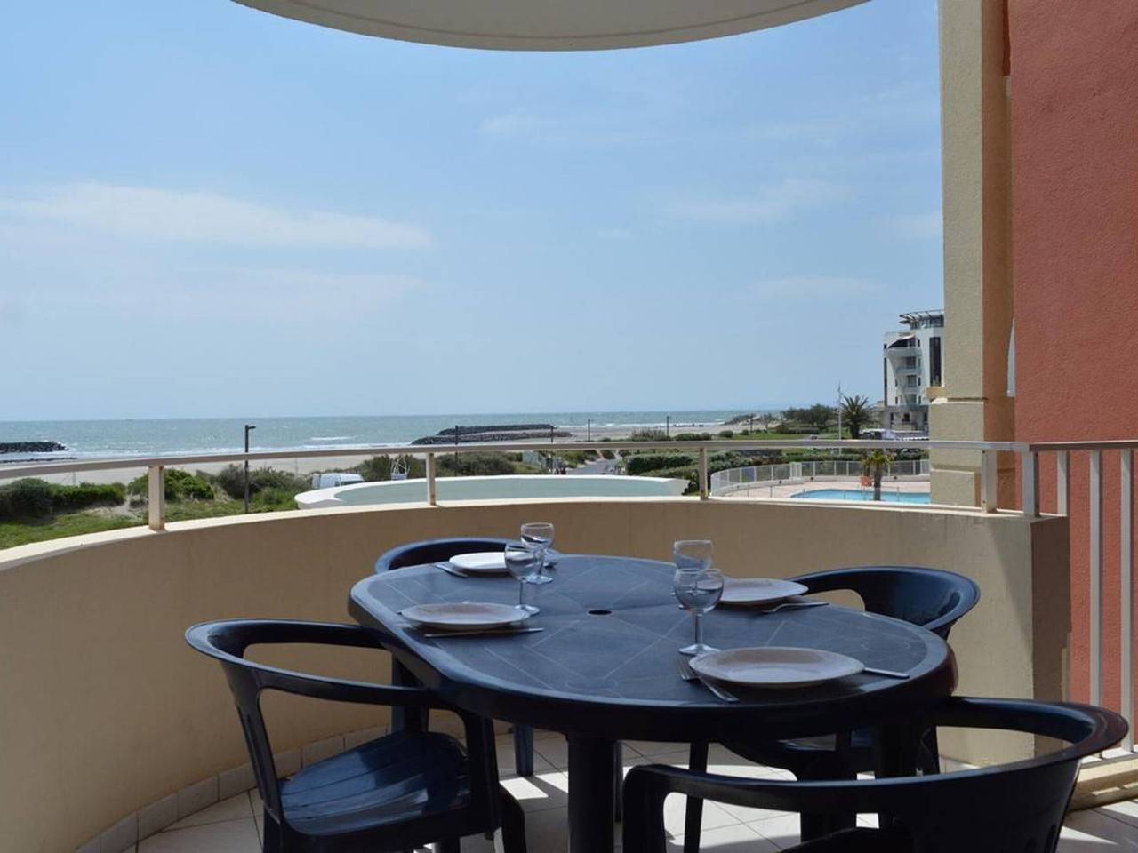 Appartement entier, Cap d'Agde : T2 avec piscine, parking, à 50m de la plage in Cap d'Agde, Agde