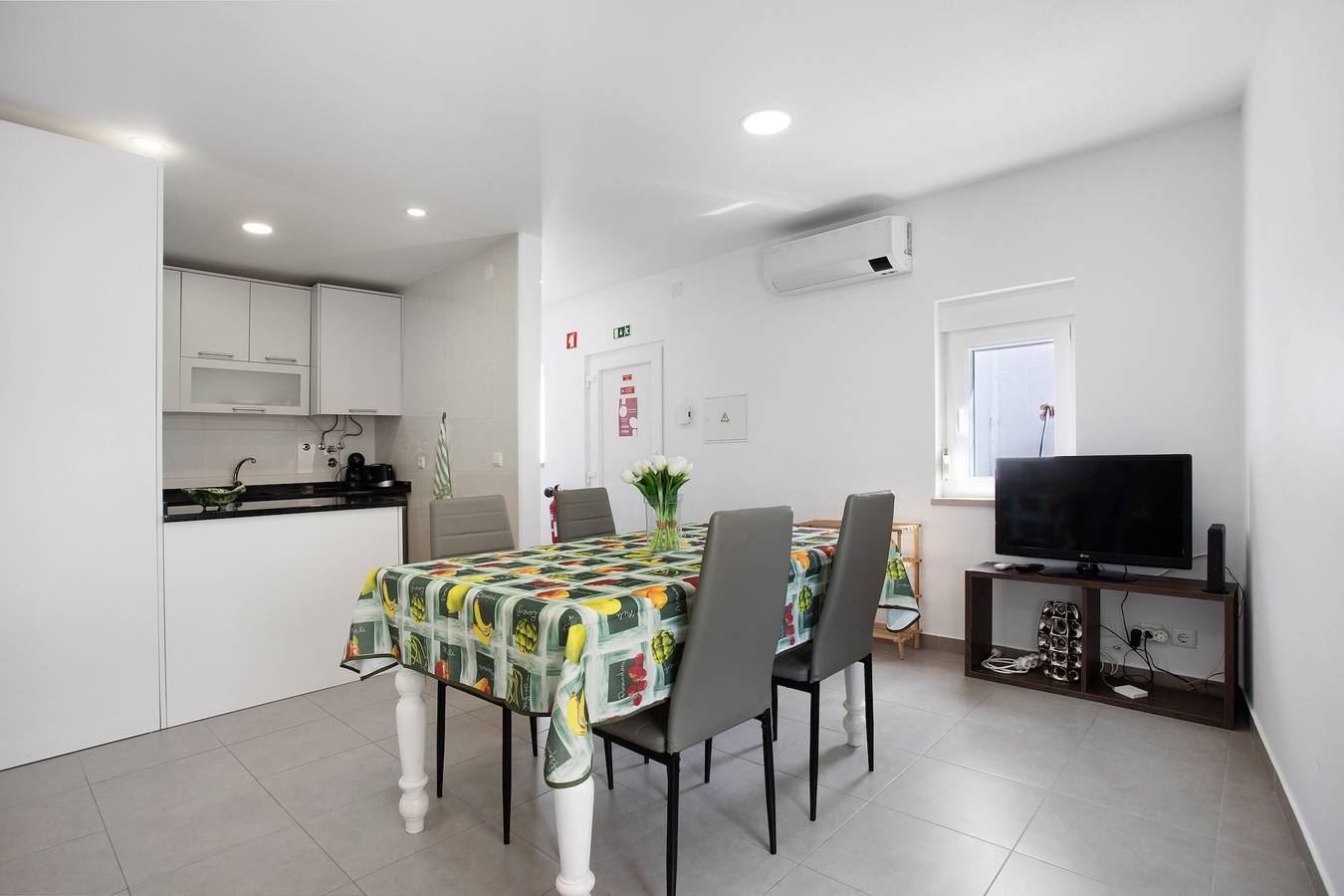 Ferienhaus 'Casa Ribeiro' mit Balkon und Wlan in Praia de São Martinho do Porto, São Martinho do Porto