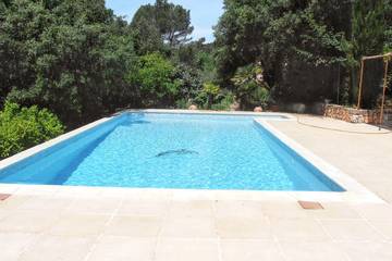 Gîte pour 4 personnes, avec jardin à Barjols
