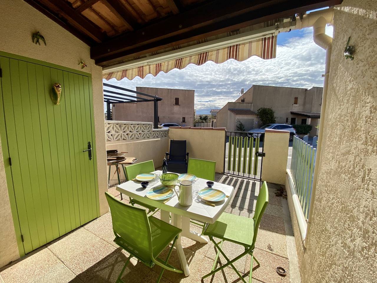 Villa T2 Mezzanine à 300m de la Plage avec Jardin, Idéal Famille, Parking, Animaux Acceptés in Narbonne Plage, Narbonne
