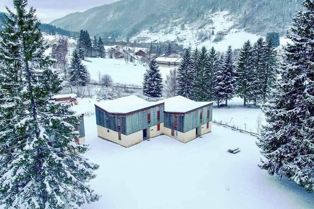 Entire apartment, Escapade familiale pour 5p | Ping-pong et Bbq in Lélex, Parc naturel régional du Haut-Jura