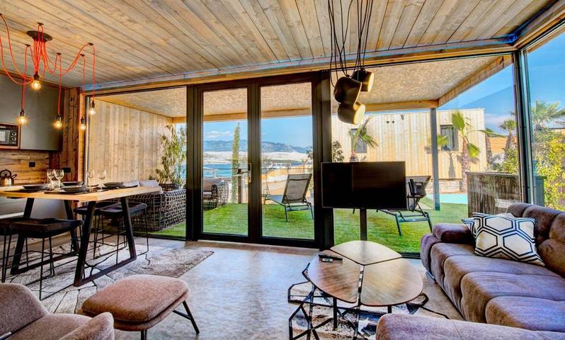 Station pour 4 personnes, avec terrasse ainsi que vue et piscine à Gajac - 2