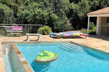 Villa pour 10 personnes, avec terrasse ainsi que piscine et jardin, animaux acceptés dans Gigaro