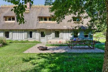 Gîte pour 10 personnes, avec vue ainsi que jardin et terrasse dans Saint-Wandrille-Rançon
