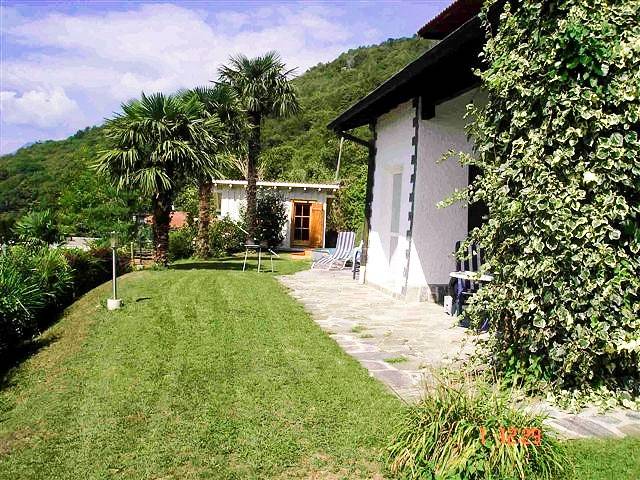 Ferienhaus für 6 Personen, mit Seeblick und Terrasse sowie Garten und Pool am Lago Maggiore - 2