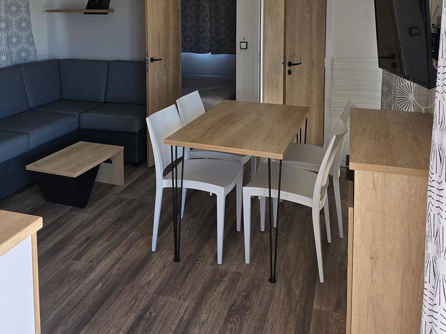 Camping Les Lodges du Lagon - Mobilhome 4 personnes - 2 chambres - Confort in Calvisson, Région de Nîmes