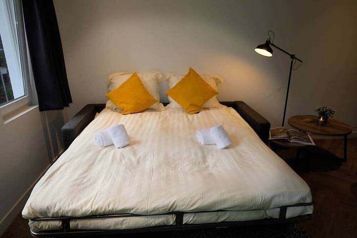 Appartement entier, Luxury 60m2 Apartment with Terrace (R in Eindhoven, Brabant-Septentrional