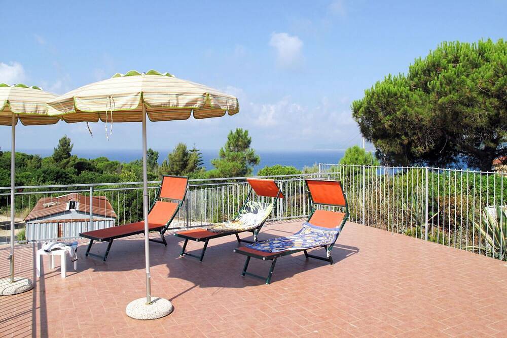 Appartamento intero, Bellissimo appartamento per 2 persone con Wifi, Tv, patio e parcheggio in Morcone, Isola d'Elba