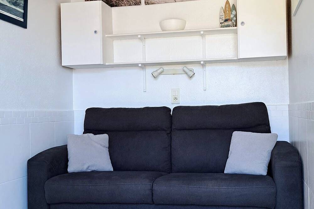 Ganze Wohnung, Schönes Studio, Ferienhaus direkt am Wasser auf der Halbinsel Hyeres - Giens in La Bergerie, Hyeres
