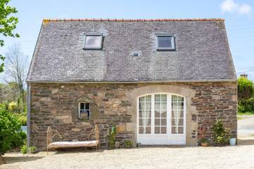 Gîte pour 9 personnes, avec jardin et terrasse, animaux acceptés à Peumerit