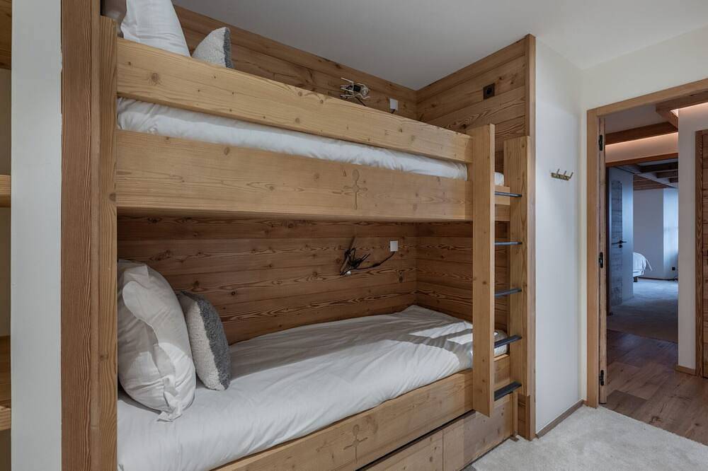 Entire apartment, New Ski-In Ski-Out Apartment with Spa and Parking in Courchevel 1850 in Courchevel 1850, Saint-Bon-Tarentaise