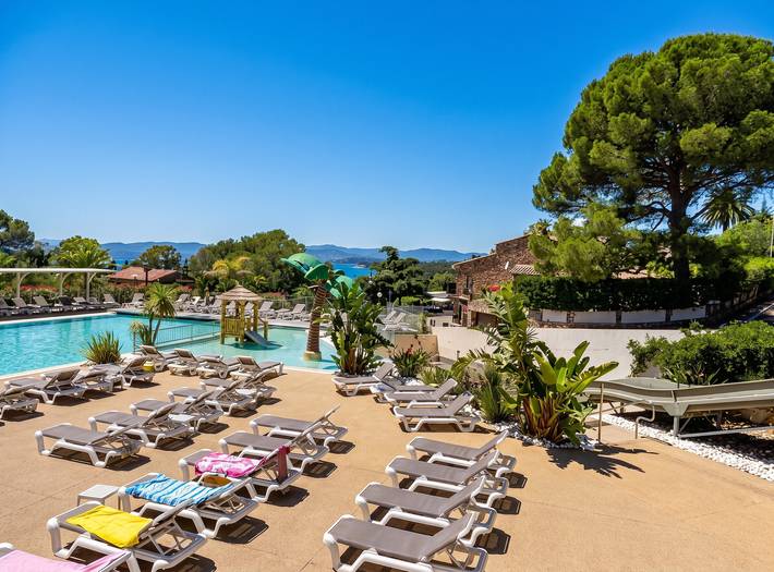Bungalow in Saint-Raphaël with Pool and Sea View in Saint-Raphaël, Massif de l'Esterel