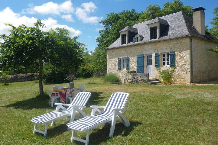 Gîte pour 6 personnes, avec jardin à Borrèze