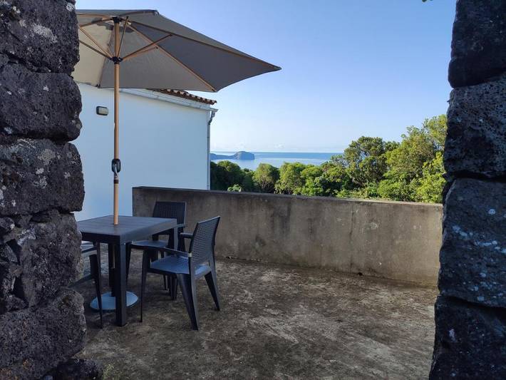 Location de vacances pour 4 personnes, avec jardin ainsi que vue et terrasse dans Capelo - 2