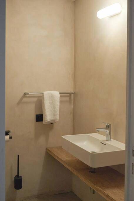 Location de vacances pour 14 personnes, avec piscine ainsi que jardin et vue à La Gripperie-Saint-Symphorien - 3