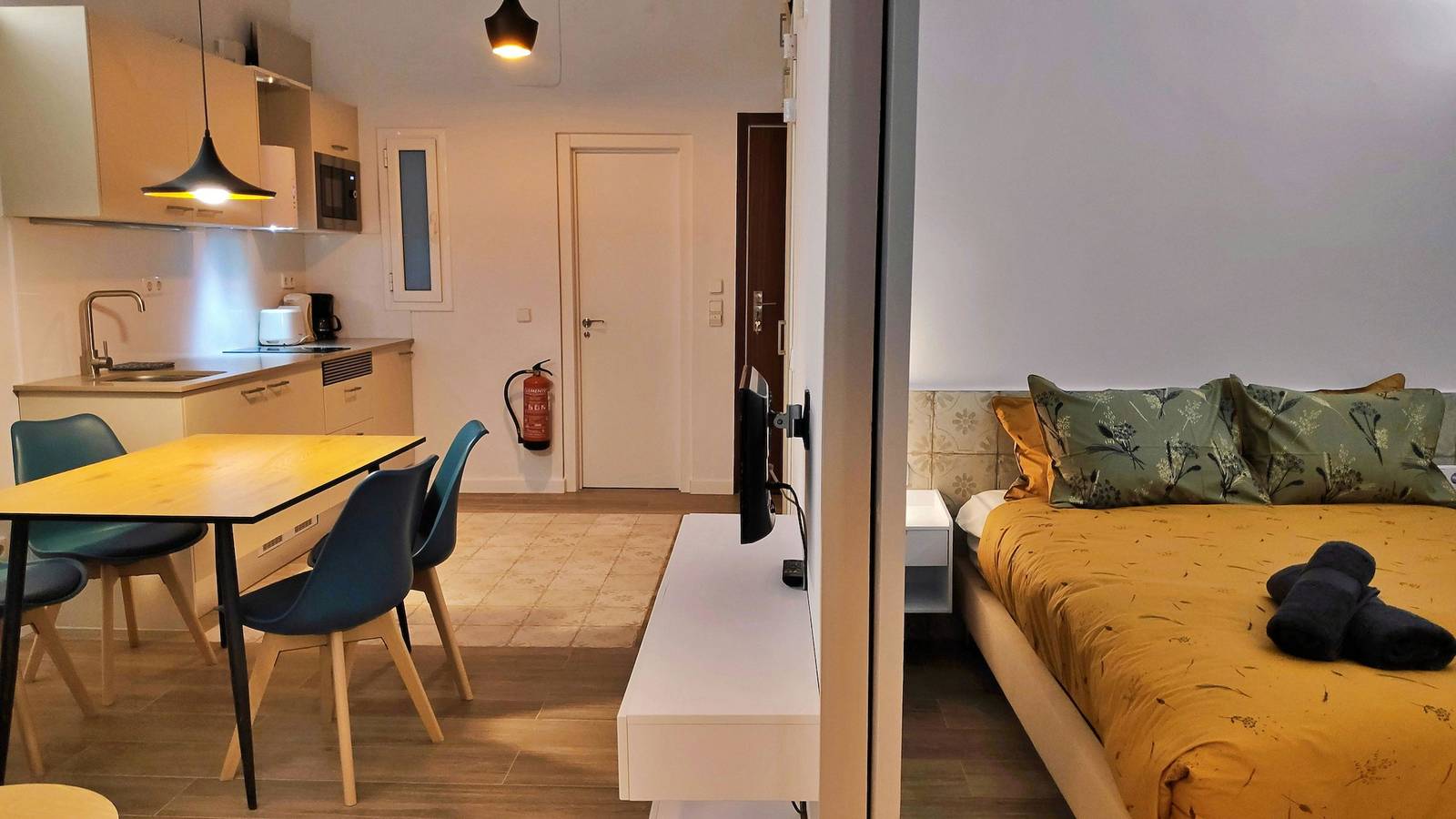 Appartement entier, S3.Mercat Sant Antoni - Central Location. Metro L2 in Barcelona Centre, Barcelone