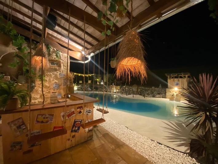 Location de vacances pour 5 personnes, avec Balcon et Terrasse ainsi que Jardin et Piscine à Berson