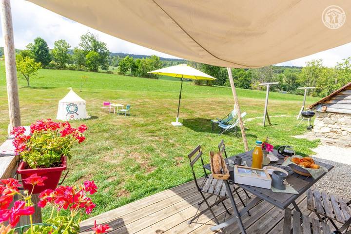 Gîte pour 4 personnes, avec terrasse à Les Déserts - 2