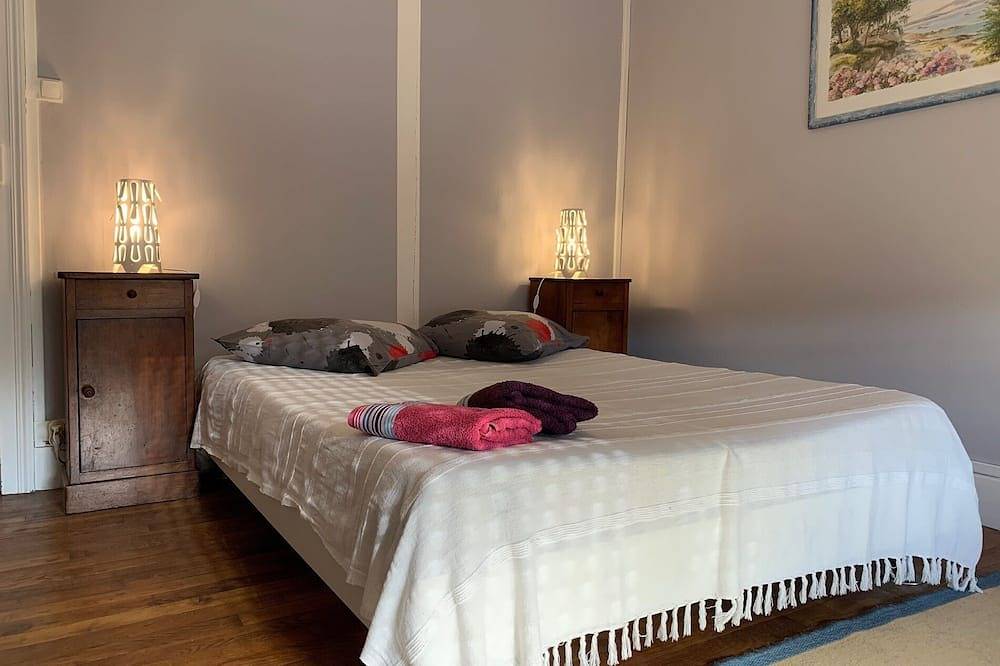 Large-capacity gite for up to 14 people in La Celle-Dunoise, Guéret region