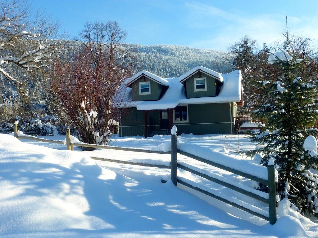 Gala House mit Blick auf Seen und Vernon in North Okanagan in Silver Star