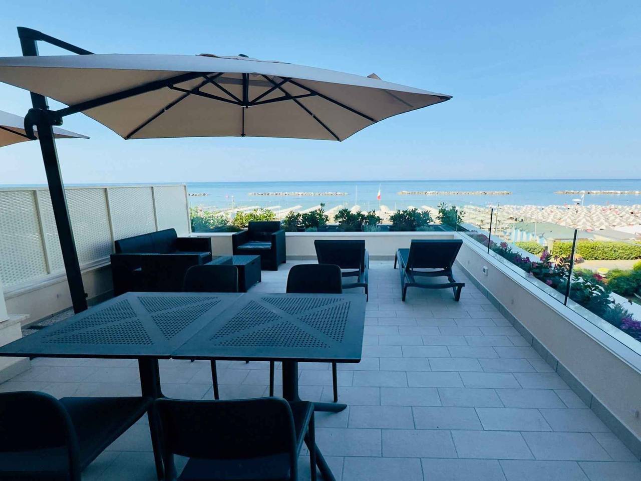 Appartamento intero, Appartamento per le vacanze con aria condizionata, internet e balcone con vista mare  in Pesaro, Valle del Metauro