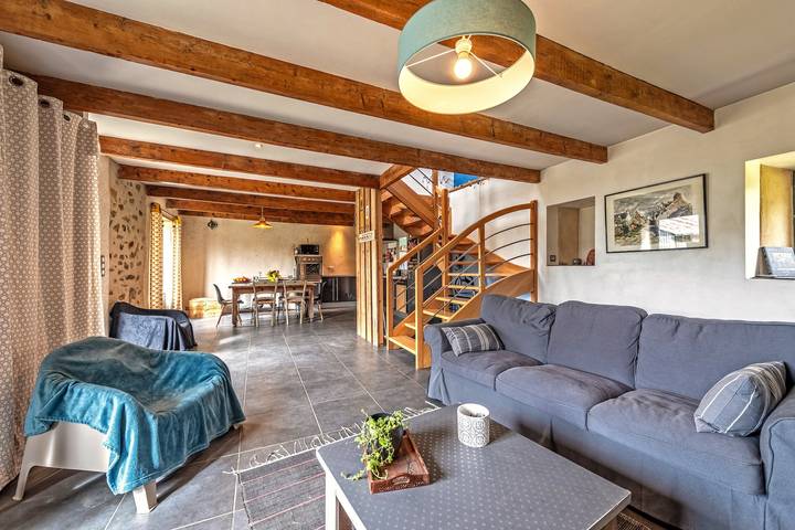 Gîte pour 4 personnes, avec jardin à Trégarvan