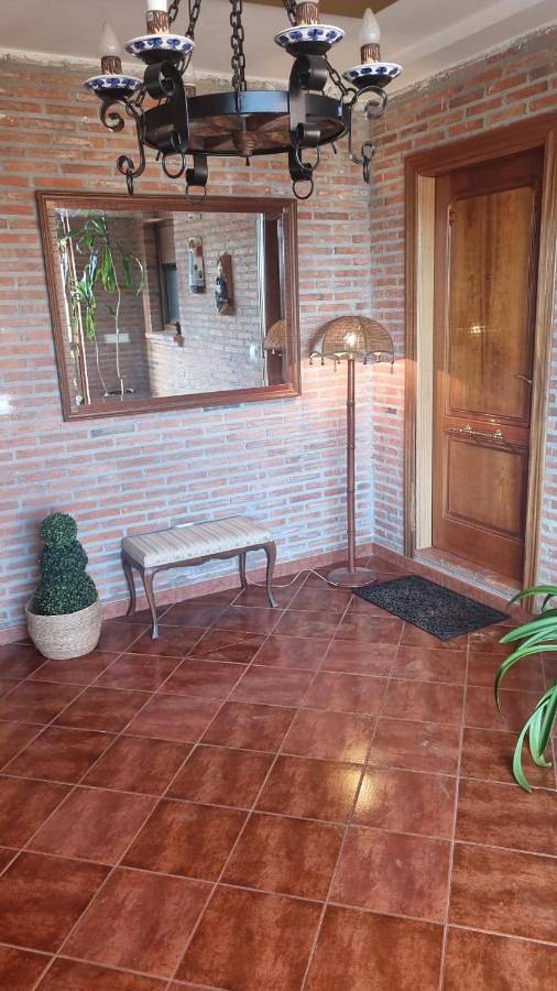 Casa rural para 13 personas, con vistas además de piscina y terraza, Se admiten mascotas en Valderas