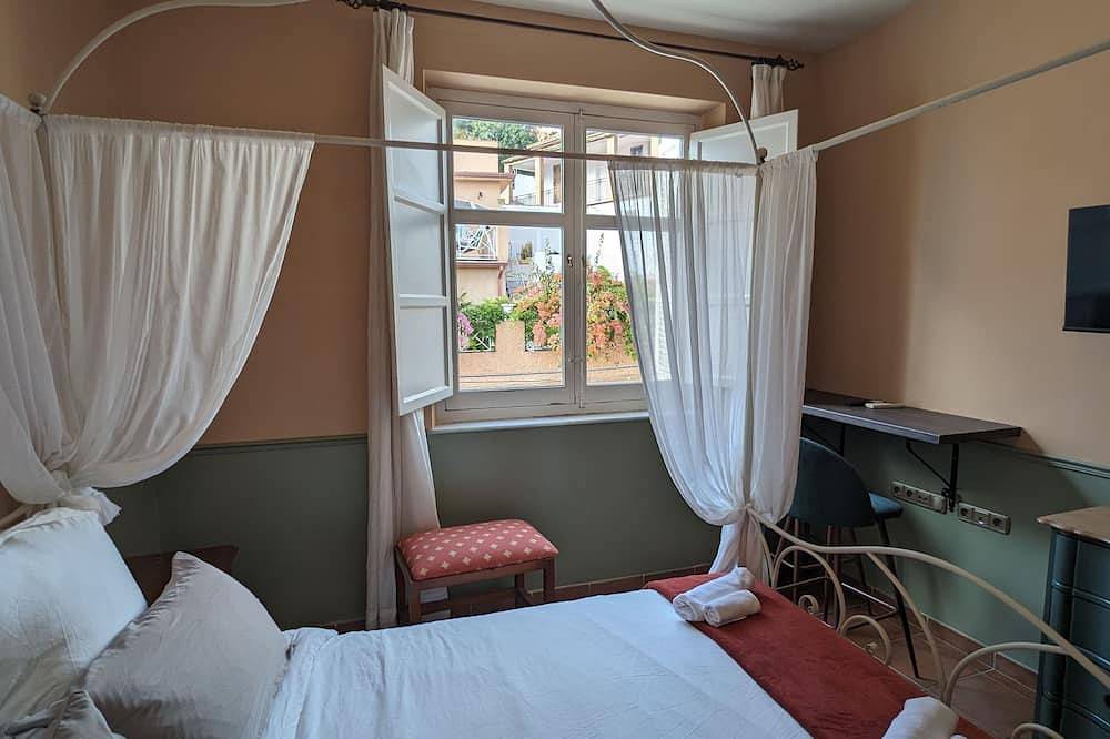 Central Location! Lovely Room with Free Wi-Fi in Altstadt Málaga, Malaga