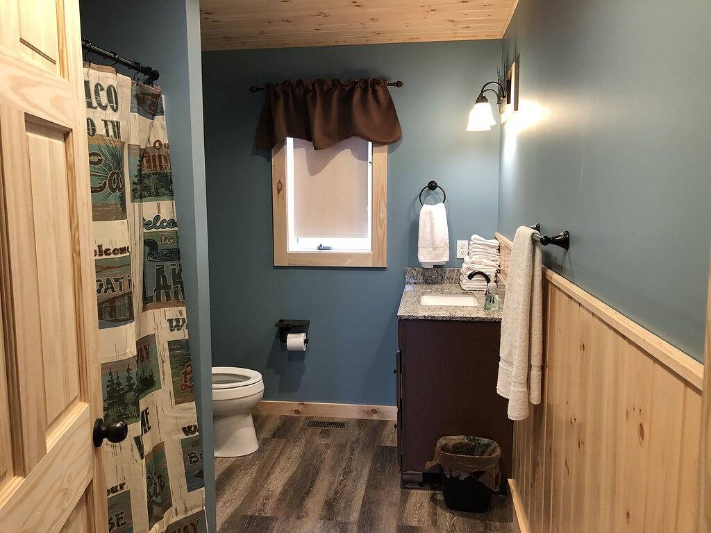 Brandneue Back Lake Waterfront Cabin! in Pittsburg (NH), Coös County