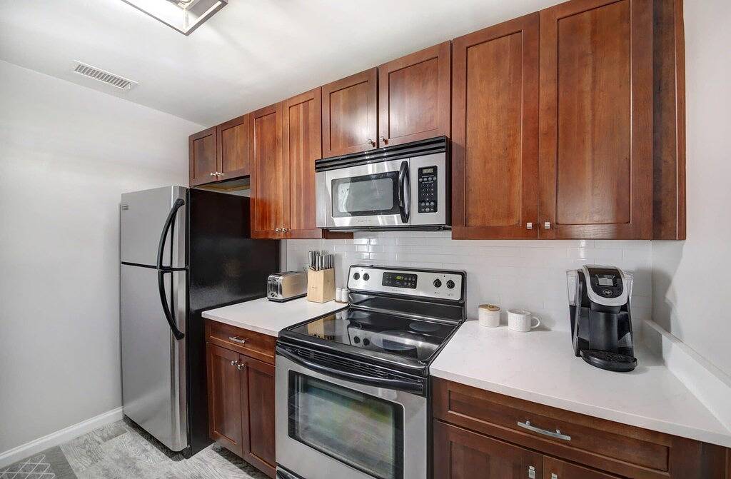 Ganze Wohnung, The Grand Porch Oasis - Historic Ywca Building in Savannah, Chatham County