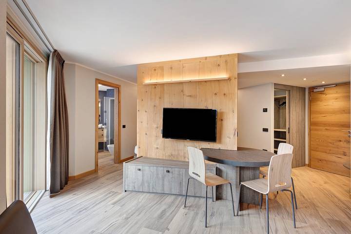 Appartement entier, Appartement "Wood Mountain Planet Suite House", avec vue montagne, Wi-Fi & balcon in Livigno (Town), Livigno