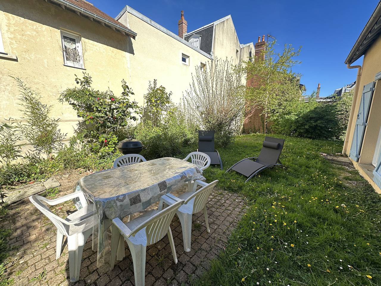 Grande Villa avec Jardin, Proche Plage et Centre de Villers-sur-Mer in Villers-sur-Mer, Région de Lisieux